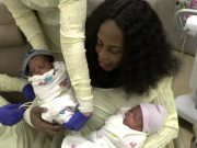 Mujer hace un nuevo récord al dar a luz a 6 bebes en 9 minutos