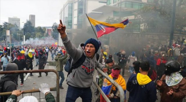 Tensión en Ecuador: el país esta en guerra 5 muertos y 10 militares en manos del pueblo
