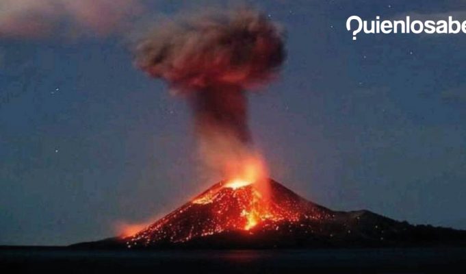 Krakatoa, el volcán hace erupción en Indonesia. Krakatoa volcán erupción Indonesia