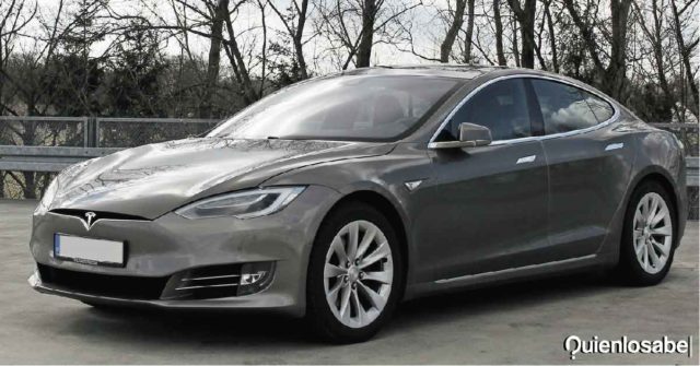 Tesla acción por qué