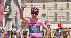 Egan Bernal maglia rosa