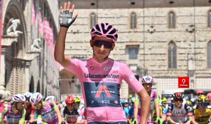 Egan Bernal maglia rosa
