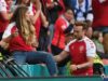 Sabrina Kvist Jensen, la esposa de Christian Eriksen, vivió la angustia durante el partido. Sabrina Kvist Jensen