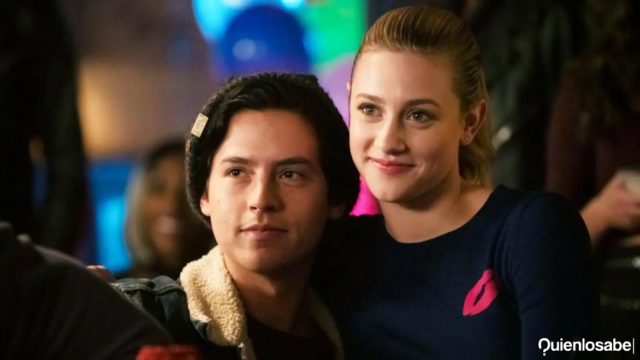 Lili Reinhart y Cole Sprouse terminaron
