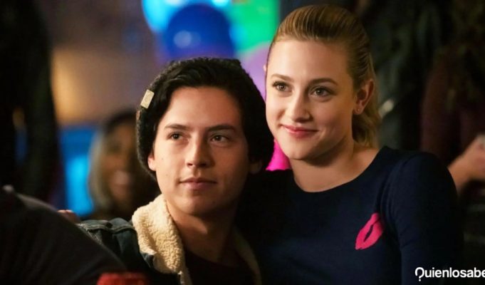 Lili Reinhart y Cole Sprouse terminaron