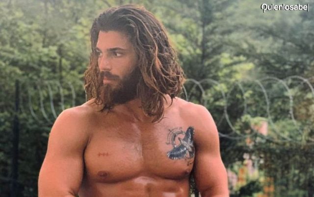 Can Yaman desnudo