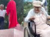 Abuela pidió la estatua de un pene