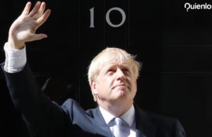 Boris Johnson dimite de su cargo