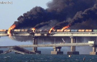 Puente de Crimea es destruido por una explosión. Puente de Crimea es destruido