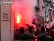 Manifestantes en París atacan sede de Luis Vuitton. Manifestantes en París