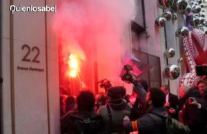 Protesters in Paris