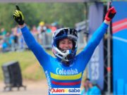 Mariana Pajón se confirma como la emperatriz del BMX en los Panamericanos. La colombiana Mariana Pajón celebra en el podio.