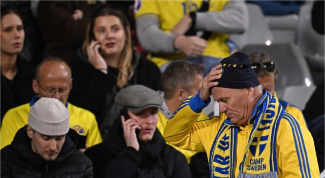 Dos muertos en un presunto ataque terrorista en el centro de Bruselas. Un hombre abrió fuego con un "arma de guerra" y mató a dos suecos.