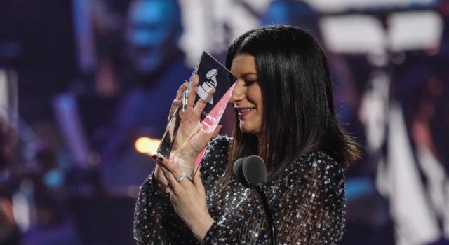 La cantante Laura Pausini también comento en el programa que sufría de taquicardia supraventricular paroxística
