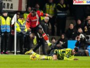 Arsenal logro importante victoria y se mantiene en punta. Gran victoria de Arsenal que lo mantiene puntero en la Premier League.