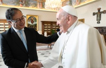 Gustavo Petro propone al Vaticano como sede de un ciclo con el ELN.