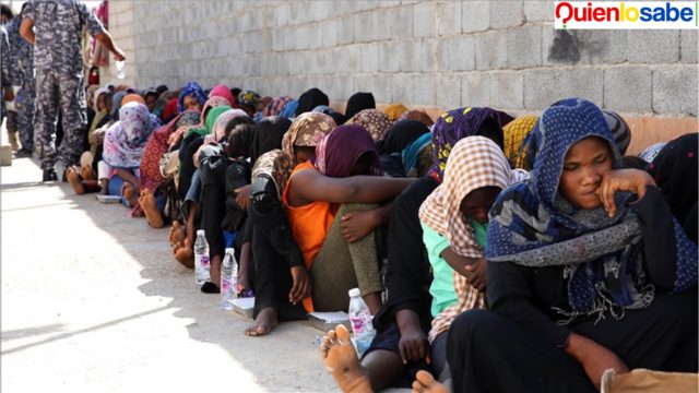 La Policía española encuentra migrantes senegaleses.