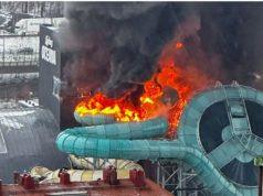 Fuerte incendio Consumió el Parque acuático Oceana en Suecia.