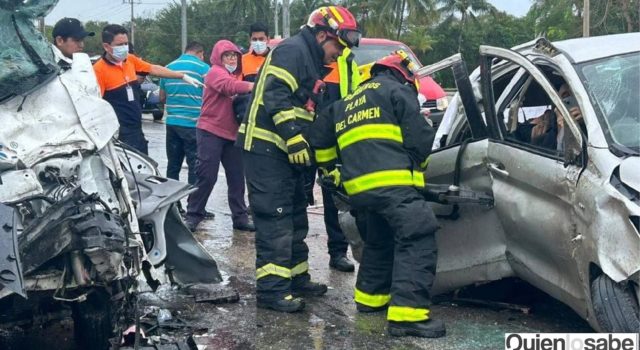 México registro dos graves accidentes en autopistas cobrando la vida de turistas. Graves accidentes viales se registraron en México fallecieron turistas y migrantes resultaron lesionados.