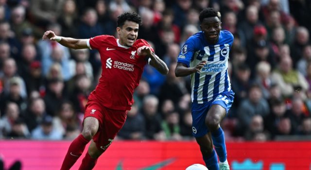 Liverpool gana al Brighton mientras que el City y Arsenal no se hicieron daño. Luis Díaz y Mohamed Salah le dieron la victoria al Liverpool.