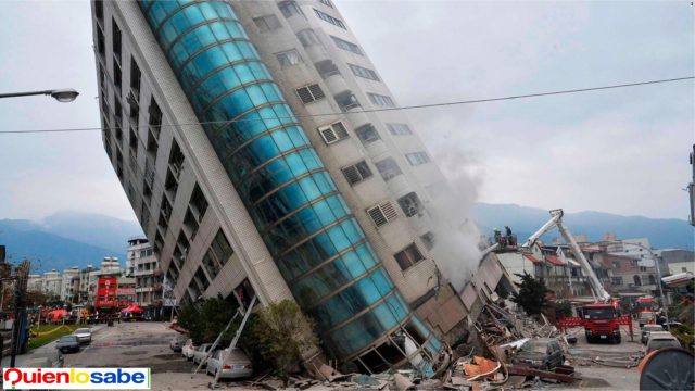 Edificios aun siguen inclinados en Taiwán luego del sismo.