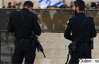 Joven atropella a cuatro policías y es dado de baja con un cuchillo en la mano.