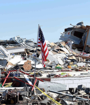 Tormentas y fuertes vientos sacudieron a varios estados de los Estados Unidos desde el domingo. Fuetes tornados y tormentas eléctricas causan destrucción en Oklahoma.