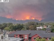 Incendios forestales azotan fuertemente este domingo a Canadá. Los incendios forestales en Canadá obligaron a la evacuación de una ciudad.