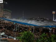 Valla publicitaria se derrumba en Bombay dejando 12 personas muertas y mas de 50 personas heridas. Valla publicitaria mata en Bombay a 12 personas al venirse abajo.