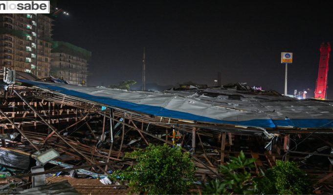 Valla publicitaria se derrumba en Bombay dejando 12 personas muertas y mas de 50 personas heridas. Valla publicitaria mata en Bombay a 12 personas al venirse abajo.