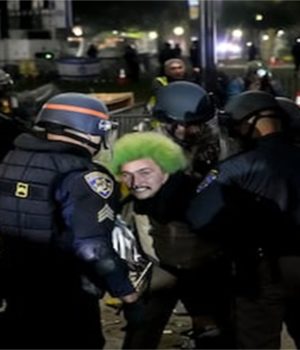 Policía desmantelo protestas de manifestantes Propalestinas en la Universidad de California. Policía desmantela protestas Propalestinas en la Universidad de California.