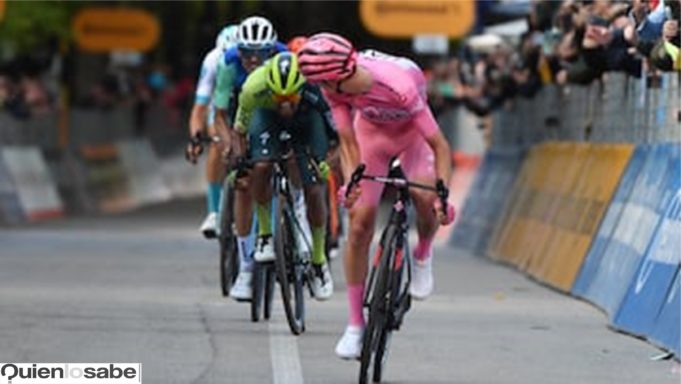 Tadej Pogacar llego primero en la etapa 8 del Giro de Italia seguido del Colombiano Daniel Felipe Martínez.